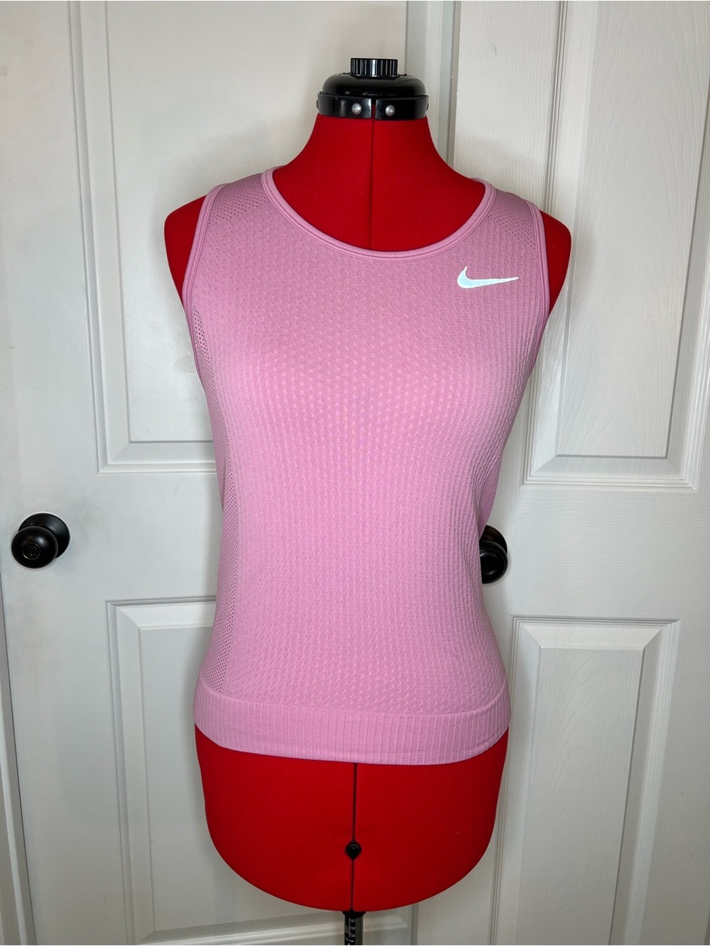 Nike Infinite Sleeveless Racerback Activewear Pink Top Just Do It Women XS.